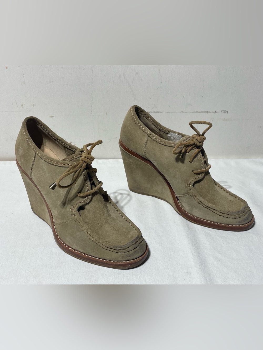 Frye Caroline Lace Low Wedge Shoes Womens 9M Taupe Beige Suede Leather - Picture 6 of 12